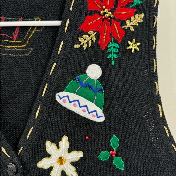 Vintage 90s Size S/M Sweater Vest Christmas Poinsettias Hat Gloves Sled Winter - Picture 5 of 5